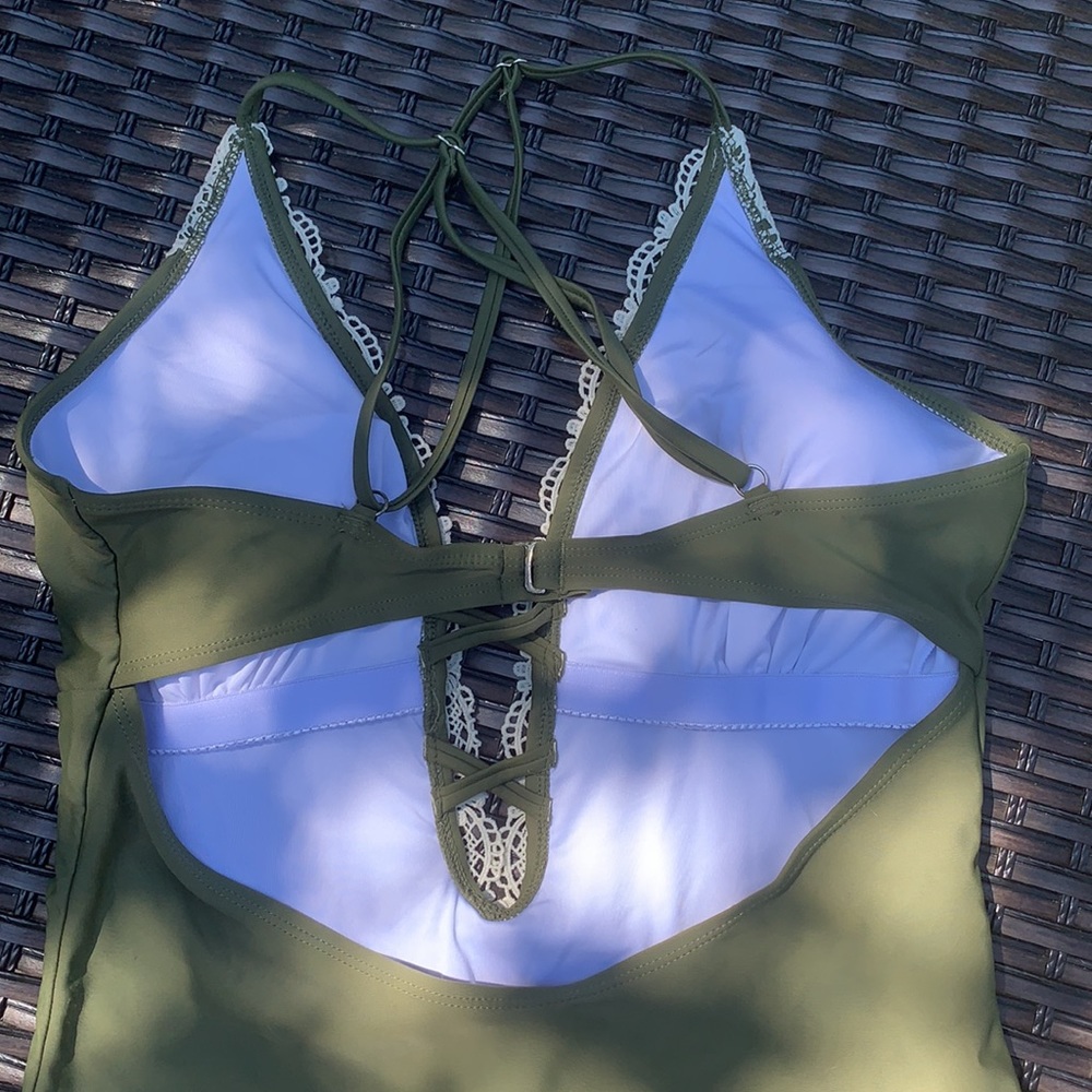 Swimsuit - Picture 6 of 7
